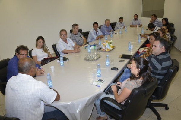 ReuniÃ£o realizada na CÃ¢mara discutiu problemas enfrentados por causa das feiras clandestinas